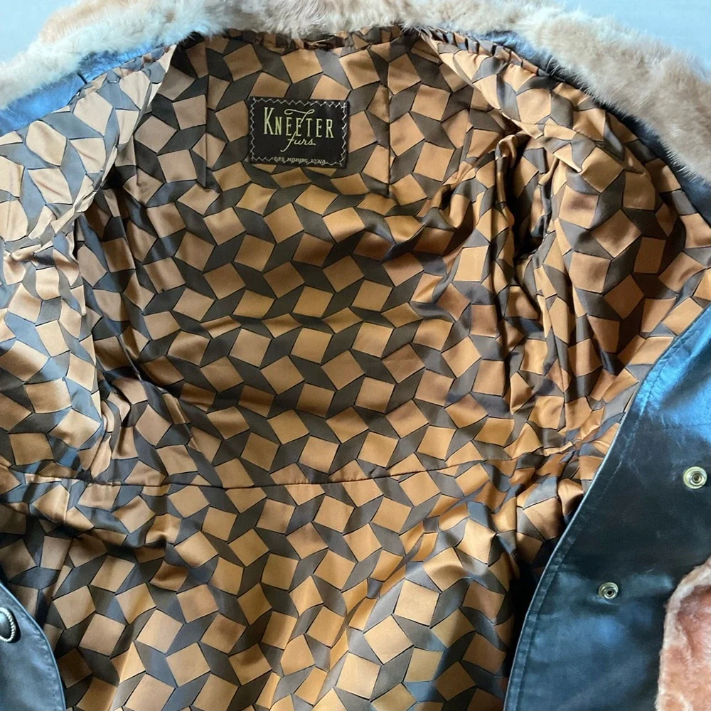 Vintage Kneeter Furs Coat - Picture 3 of 13